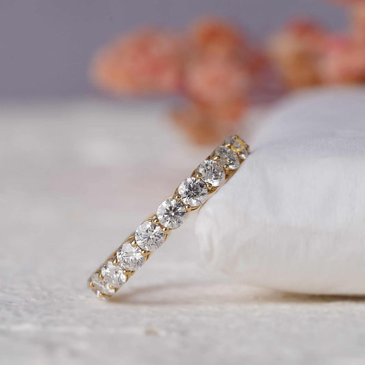 Brilliant Round VVS Moissanite Shared Prong Wedding Ring