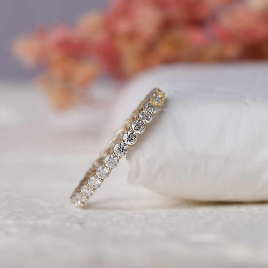 Brilliant Round VVS Moissanite Shared Prong Wedding Ring 2.50mm