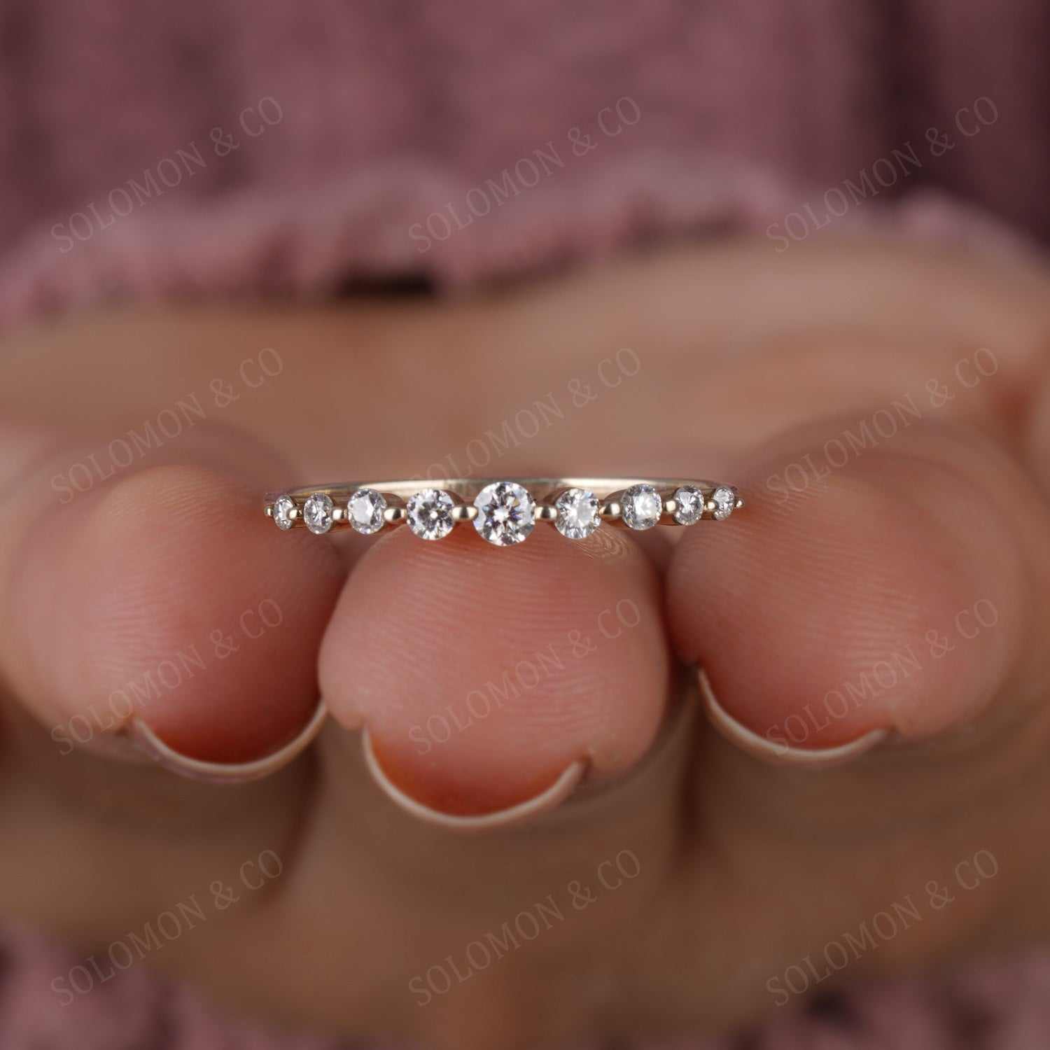 Floating Moissanite Round Cut Single Shared Prong Band Nine