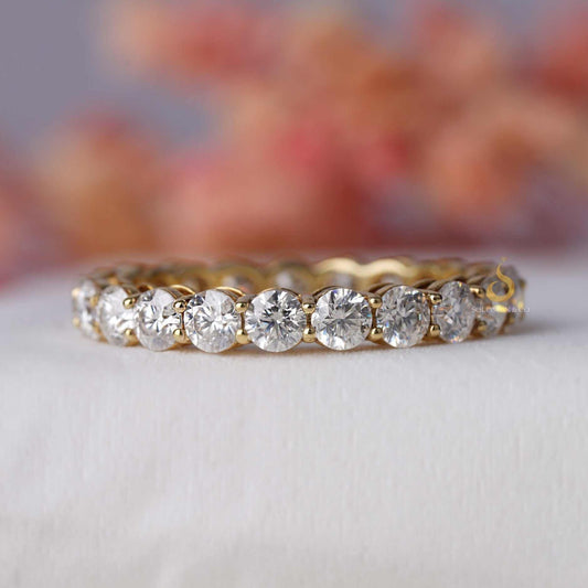 Brilliant Round VVS Moissanite Shared Prong Wedding Ring