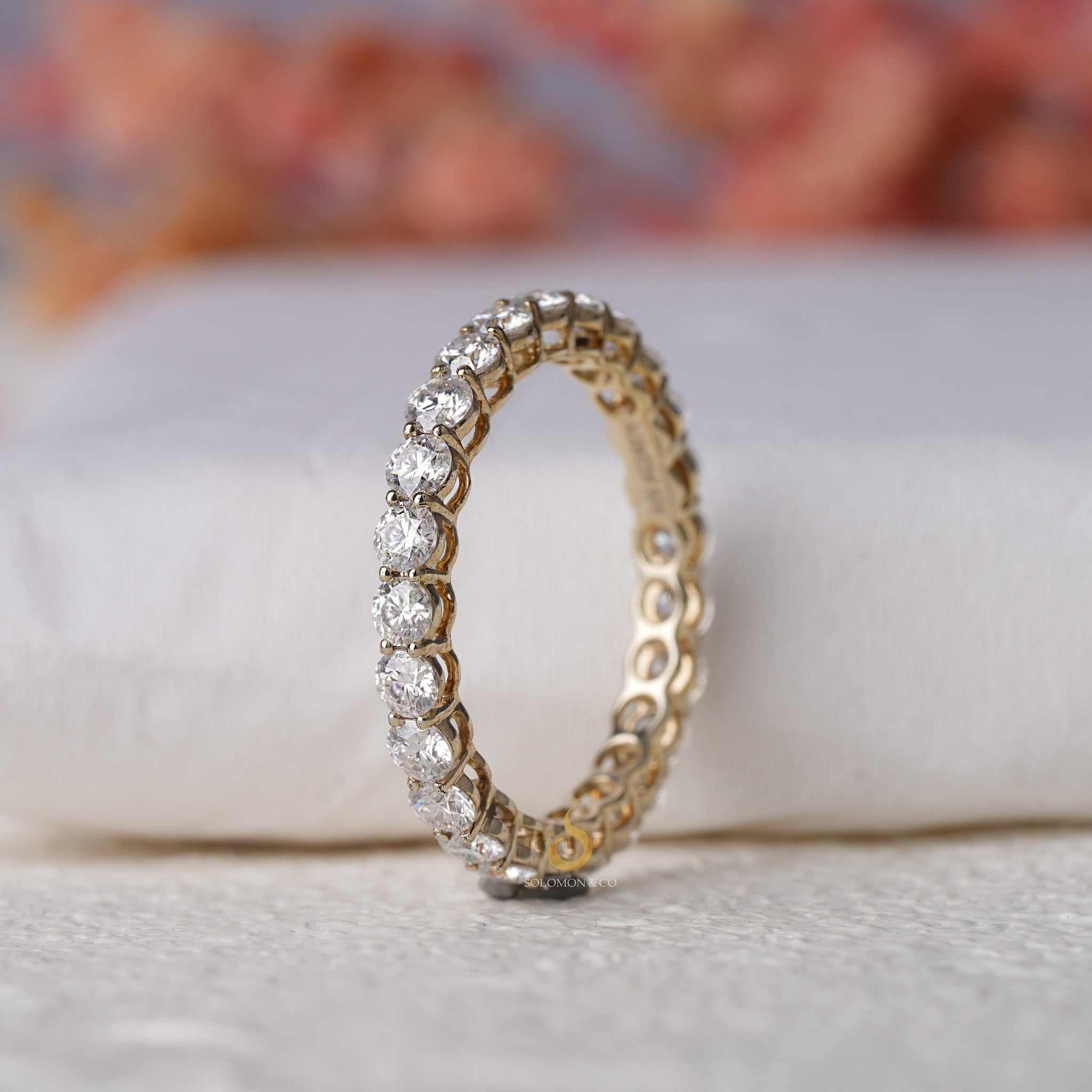 Brilliant Round VVS Moissanite Shared Prong Wedding Ring