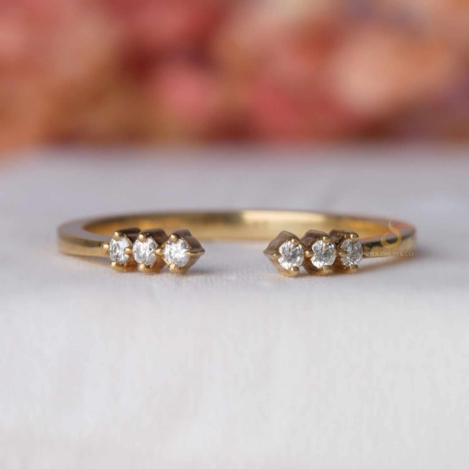 Round Diamond Open Gap Wedding Ring
