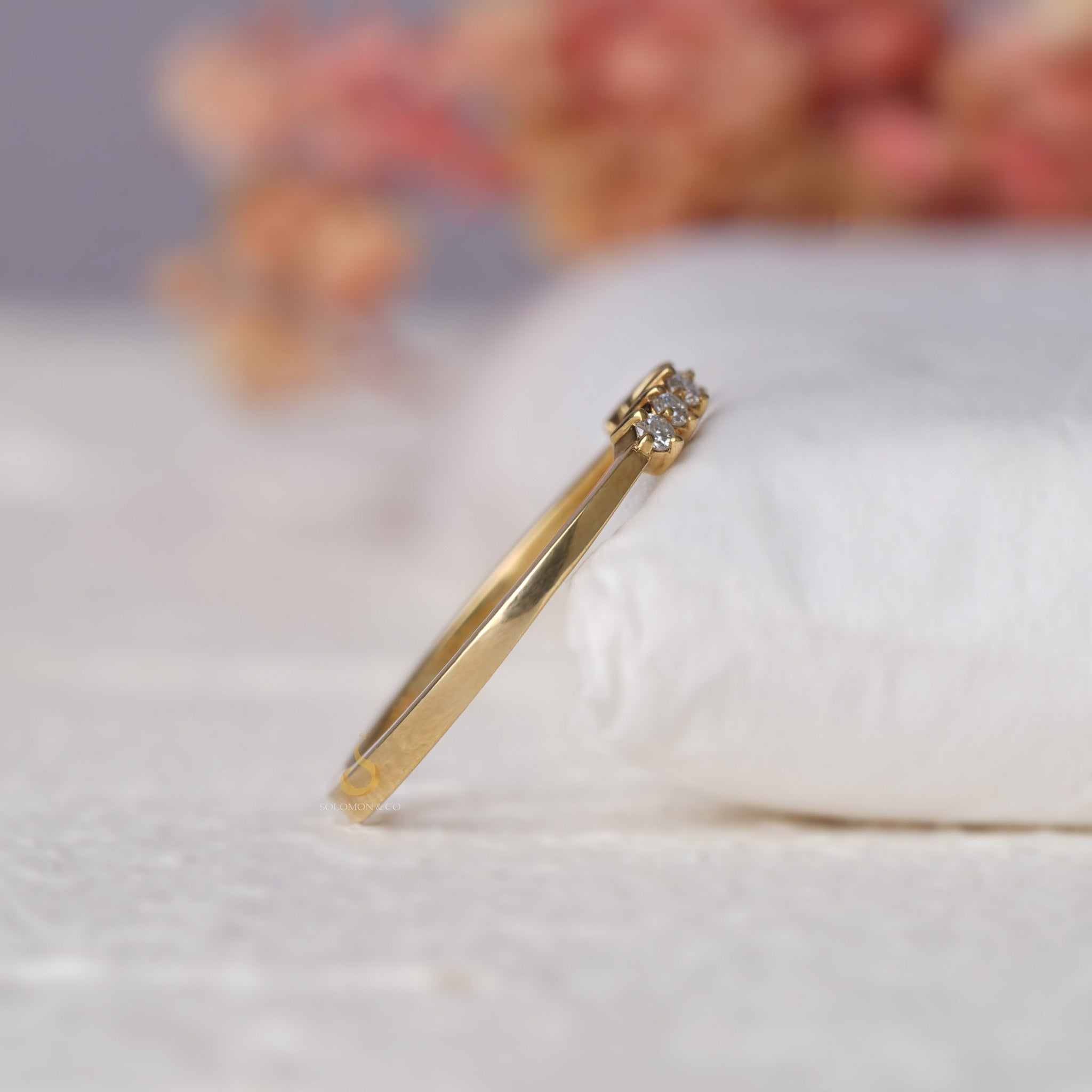 Round Diamond Open Gap Wedding Ring