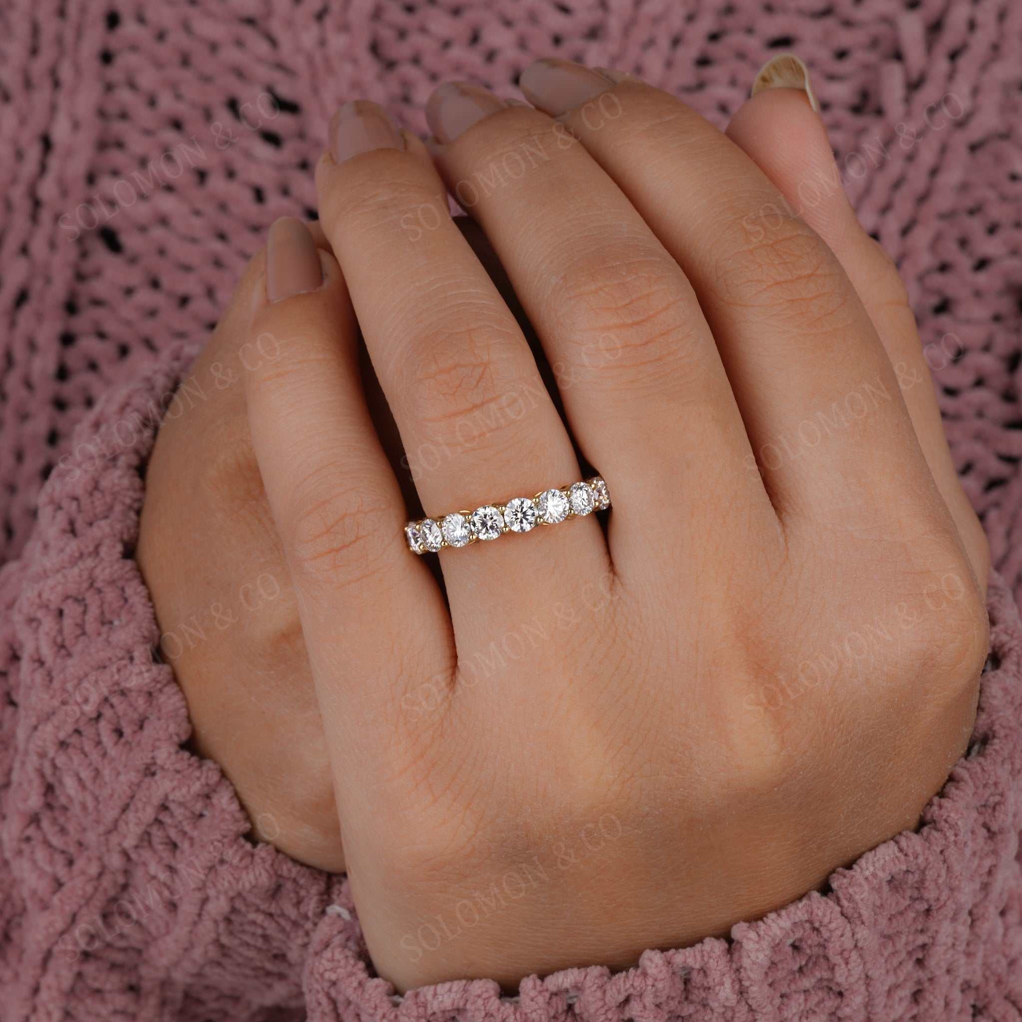 Brilliant Round VVS Moissanite Shared Prong Wedding Ring