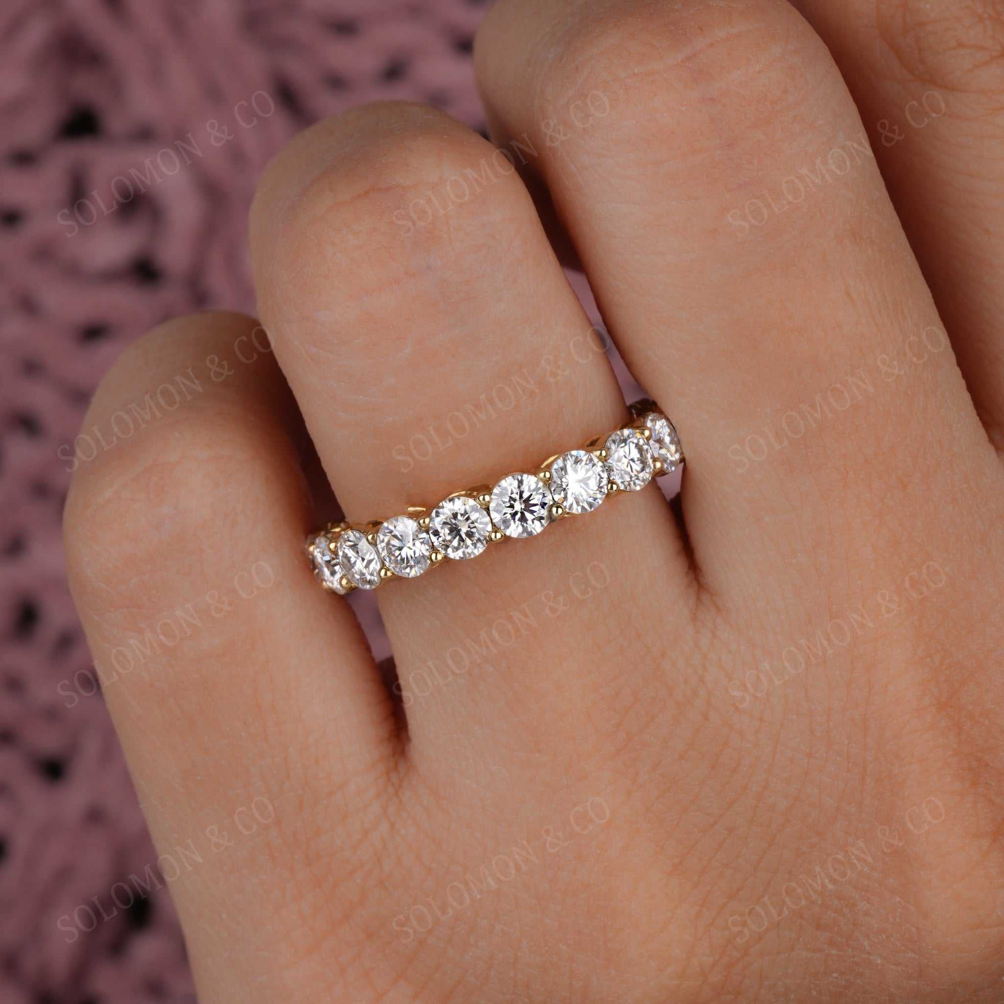 Brilliant Round VVS Moissanite Shared Prong Wedding Ring