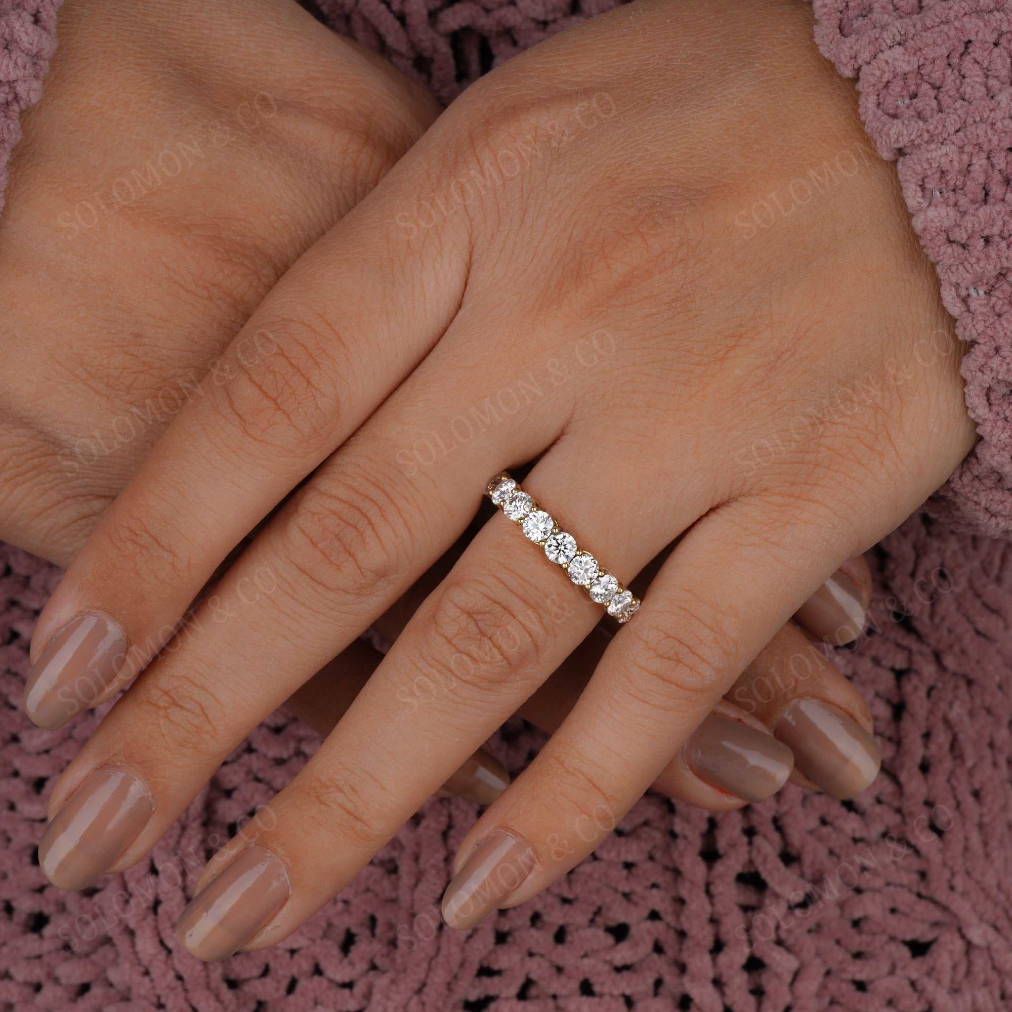 Brilliant Round VVS Moissanite Shared Prong Wedding Ring