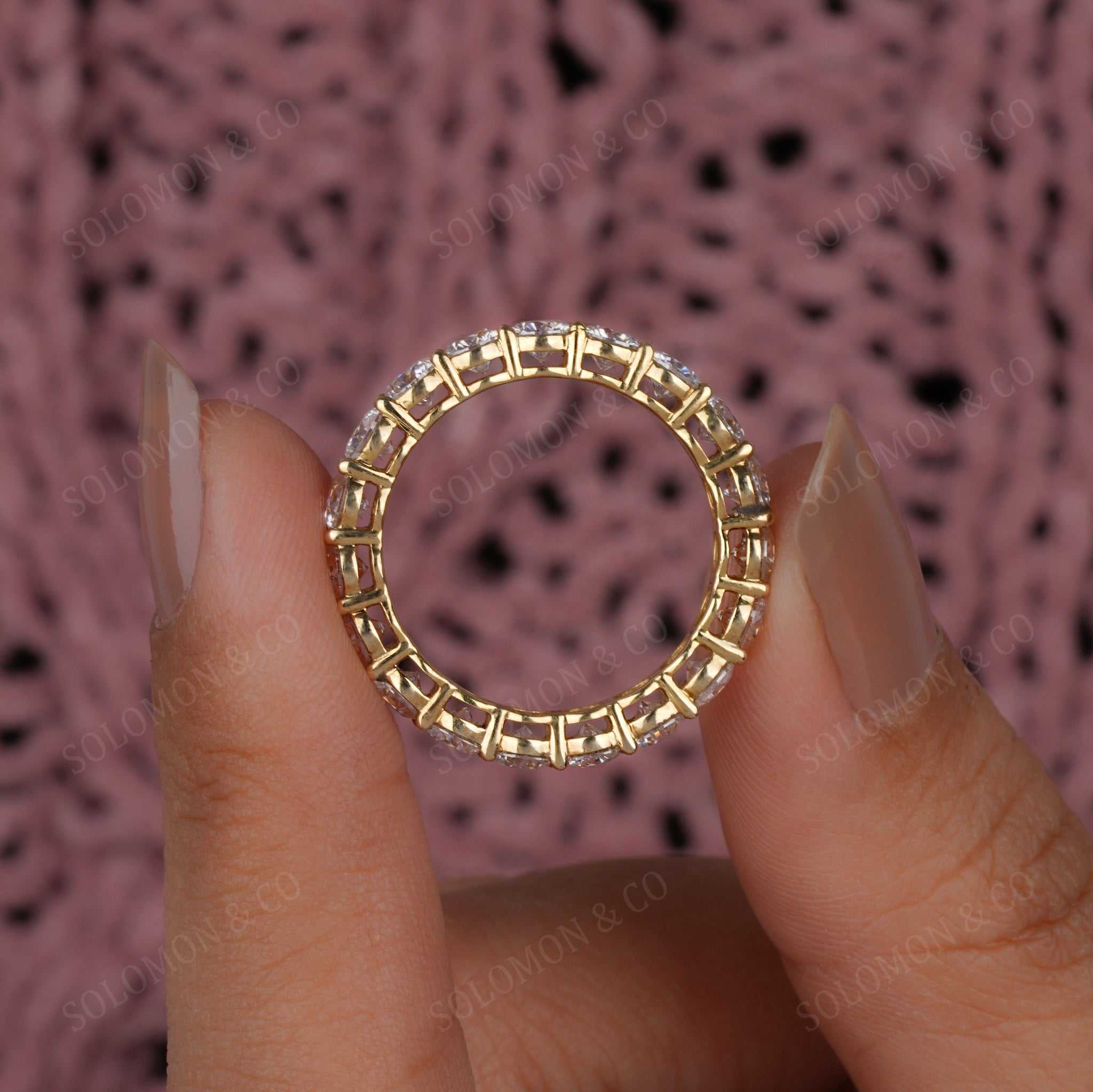 Brilliant Round VVS Moissanite Shared Prong Wedding Ring