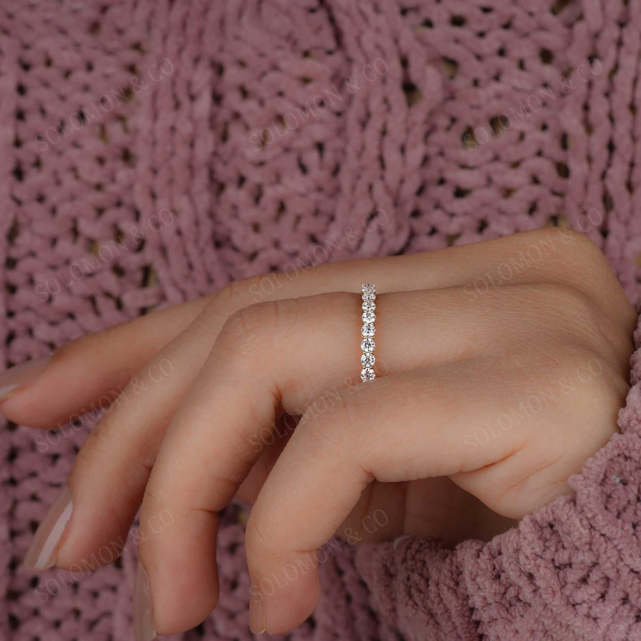 Womens Shared Prong Round Eternity Moissanite Ring