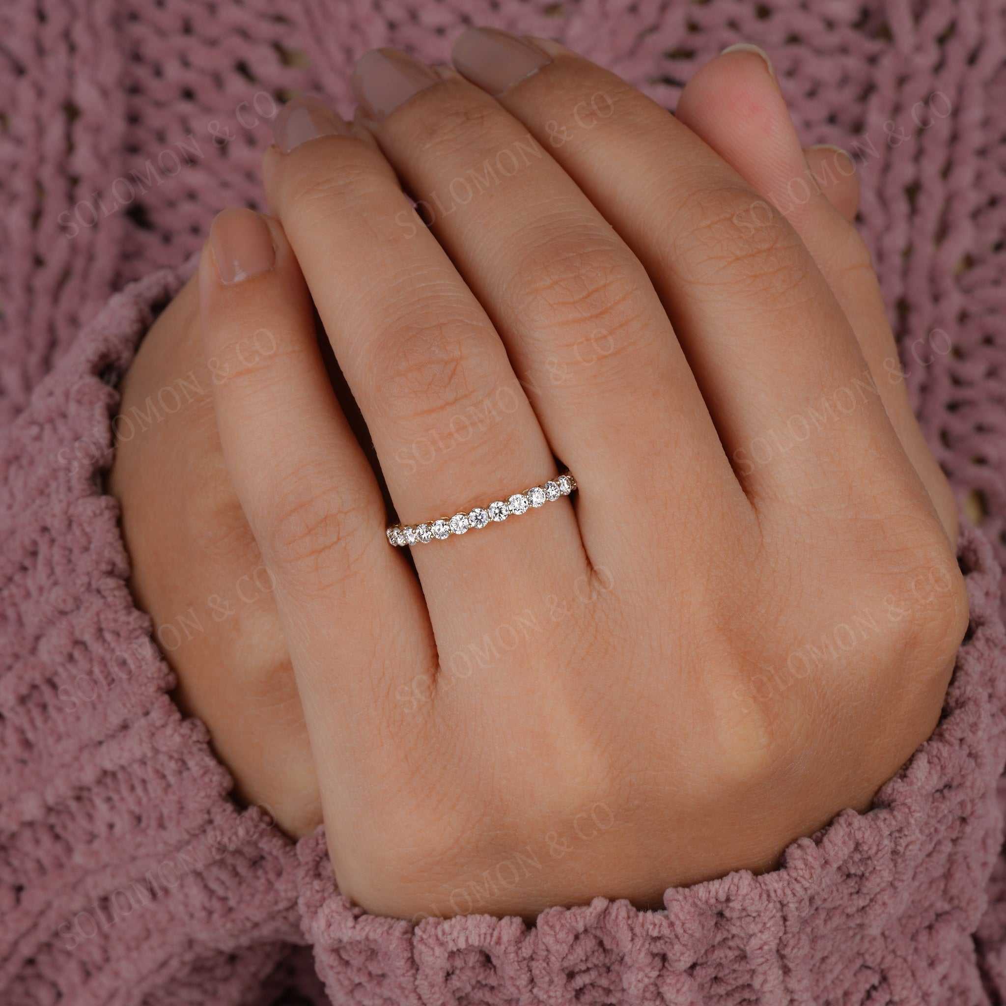Womens Shared Prong Round Eternity Moissanite Ring