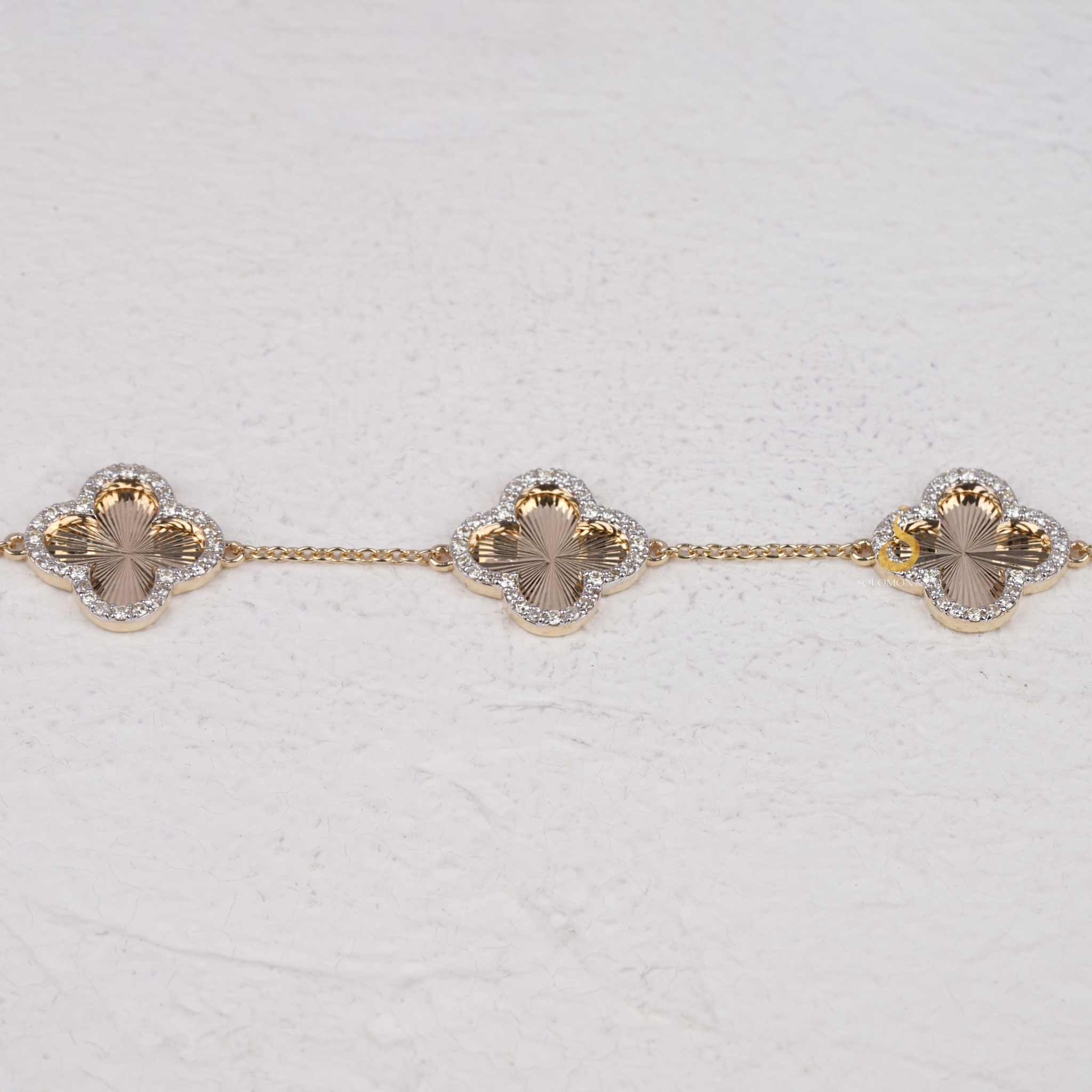 Vintage-Inspired Floral Motif Round Diamond Bracelet