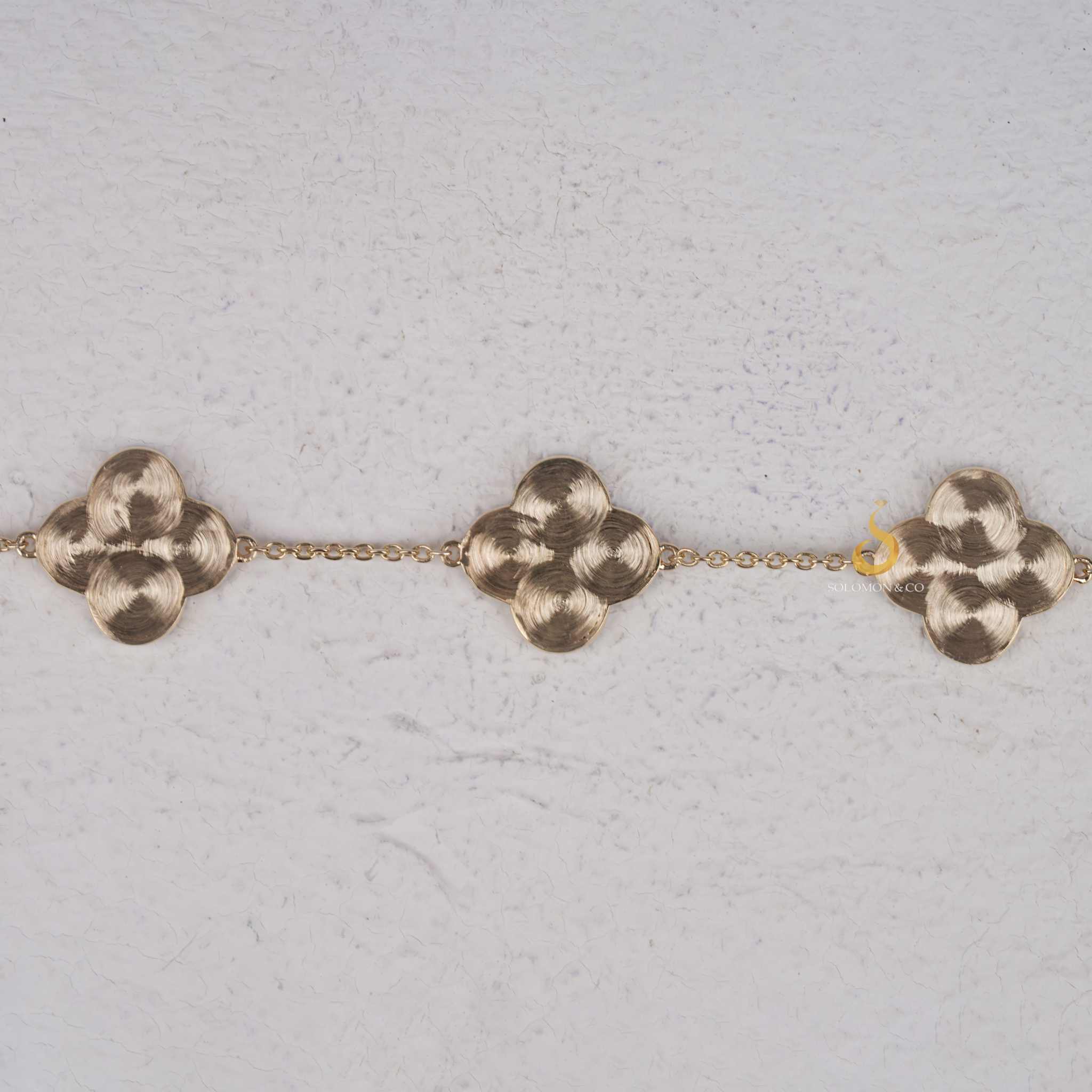 Vintage-Inspired Floral Motif Round Diamond Bracelet