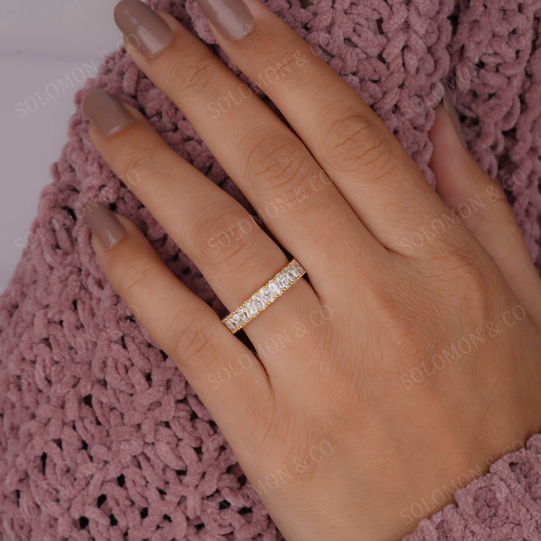 Shared Prong Unique Oval Anniversary Band