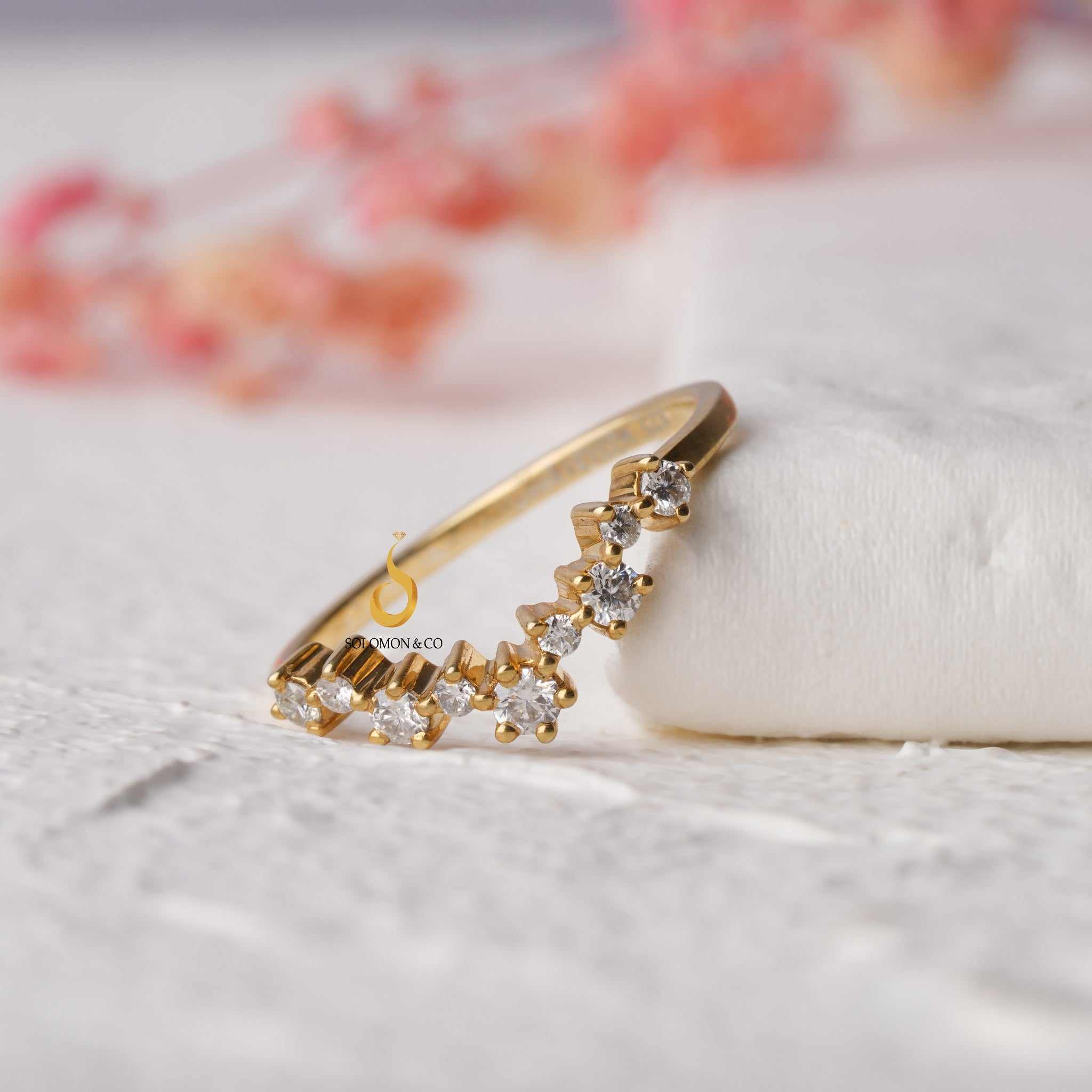 Round Cluster Curve Wedding Band