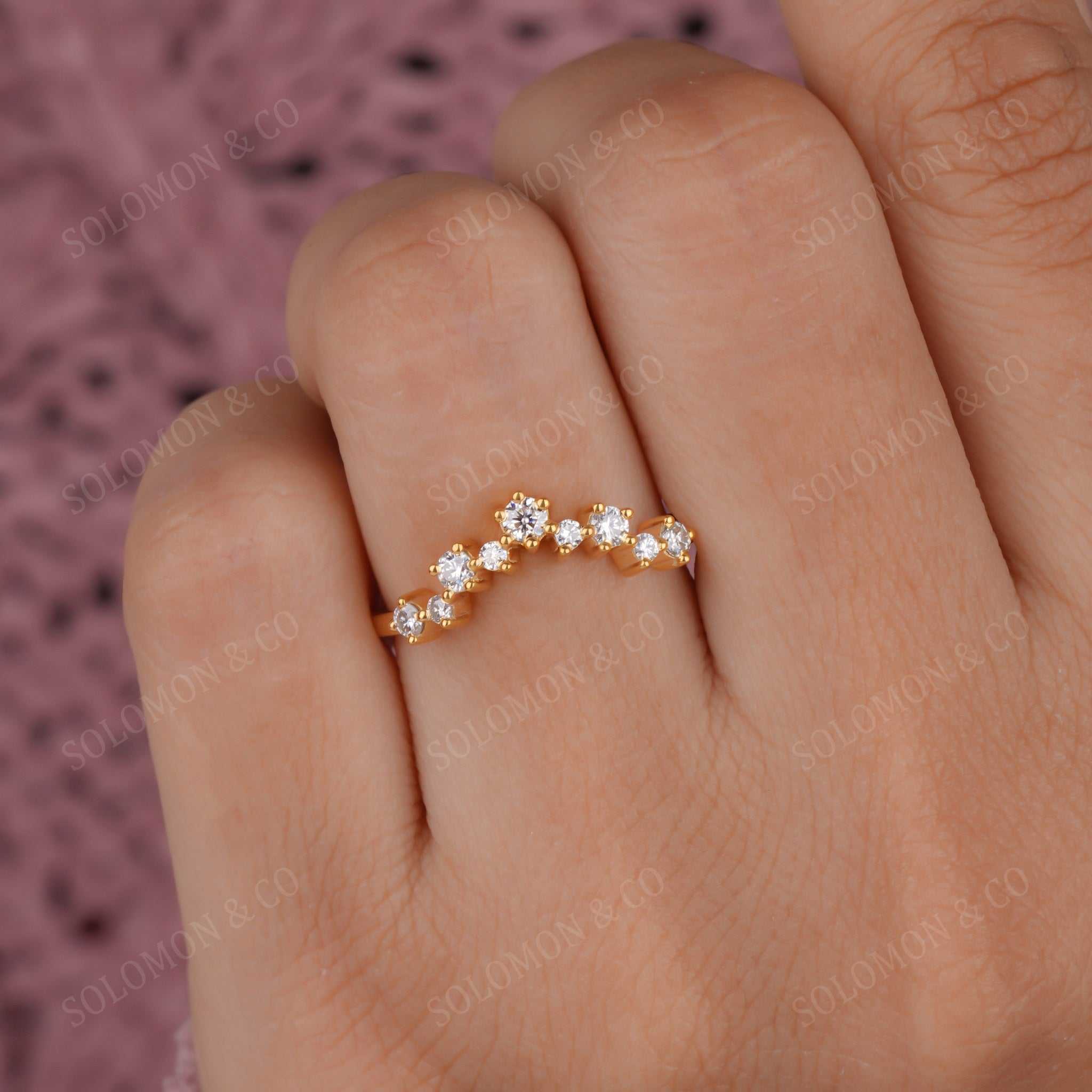 Round Cluster Curve Wedding Band